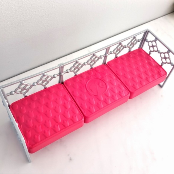 ✨VINTAGE BARBIE DOLL BARBIE COUCH BARBIE DOLL HOUSE BARBIE SOFA BARBIE FURNITURE - Picture 1 of 6